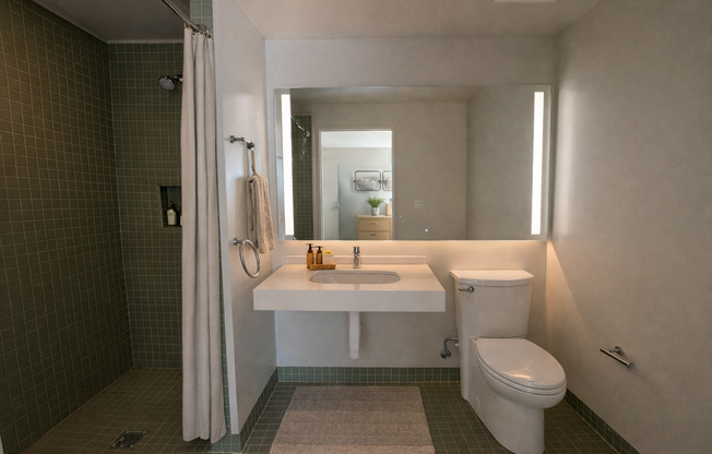 2 beds, 2 baths, 901 sqft, $4,735, Unit 1004