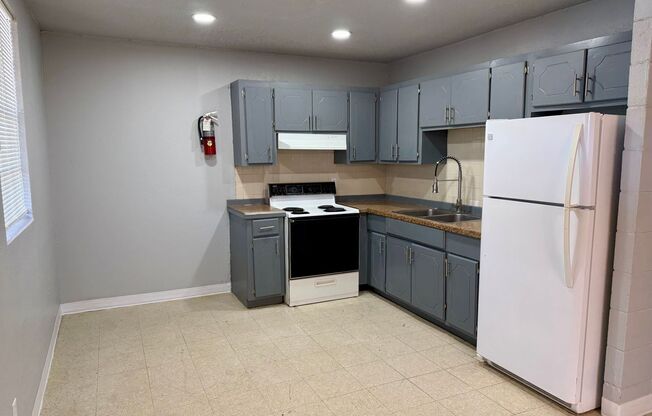 2 beds, 1 bath, 725 sqft, $765, Unit 1