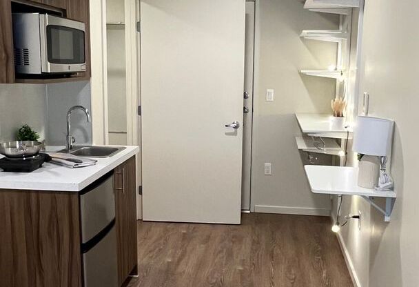 Studio, 1 bath, 180 sqft, $1,295, Unit 324