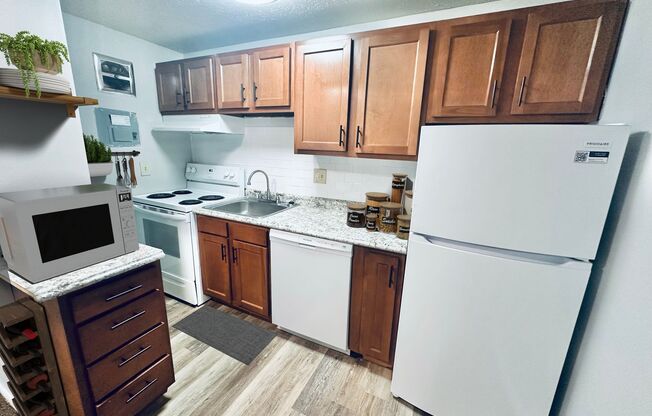 1 bed, 1 bath, 650 sqft, $875, Unit B17