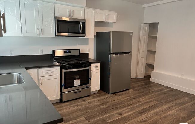 1 bed, 1 bath, 480 sqft, $1,600, Unit 11