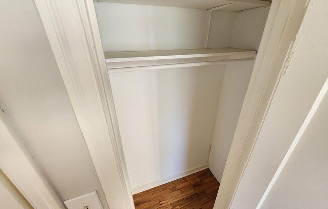 2 beds, 1 bath, 897 sqft, $2,275, Unit F-05