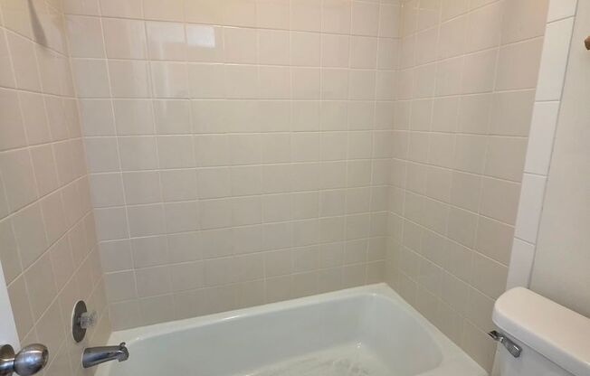 2 beds, 2 baths, 1,050 sqft, $1,395, Unit 13 - 202