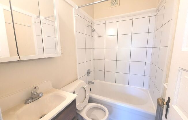 Studio, 1 bath, $775, Unit 22