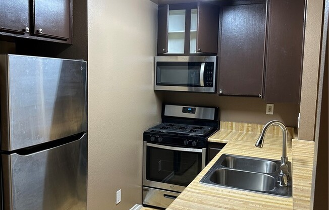 1 bed, 1 bath, 650 sqft, $2,300, Unit 66