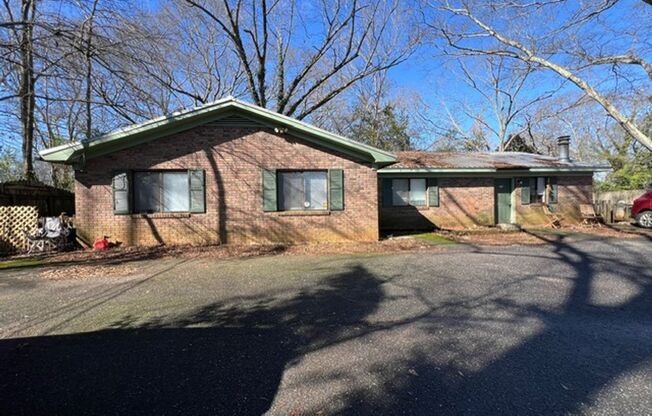 2 bed 1 bath duplex on Barber St.