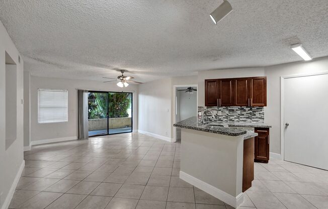 2 beds, 2 baths, $2,000, Unit APARTMENT 407