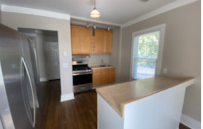 2 beds, 1 bath, $1,795, Unit Unit 2- upper- NMP