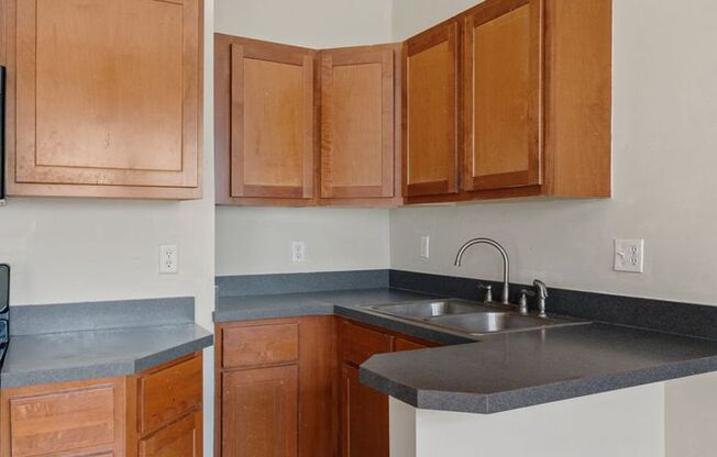 2 beds, 1 bath, 857 sqft, $1,025, Unit 11
