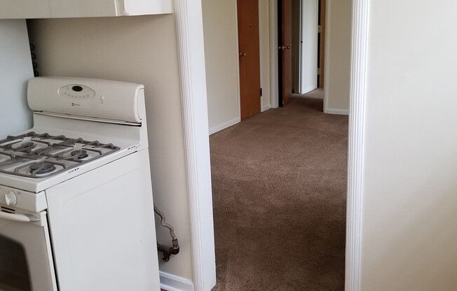 1 bed, 1 bath, $825, Unit 11