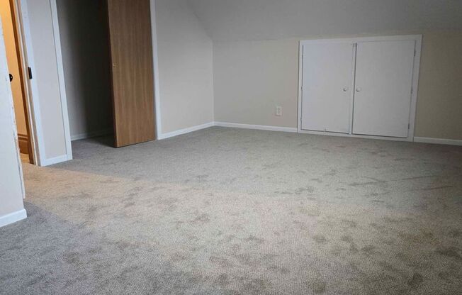 3 beds, 1 bath, 1,168 sqft, $1,295, Unit 709 Main Unit 1