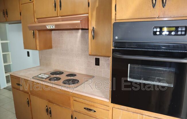 1524 W 7 ST