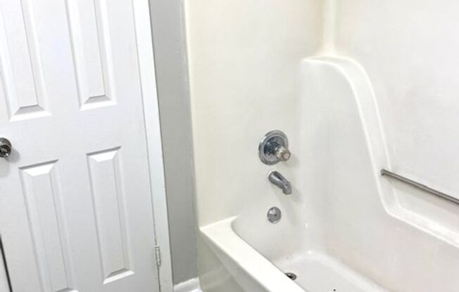 2 beds, 1 bath, $820