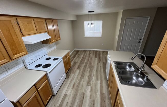 2 beds, 1 bath, 848 sqft, $1,900, Unit 1706