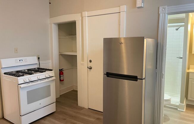 1 bed, 1 bath, $1,050, Unit 145 E. Vine St. Apt. 4