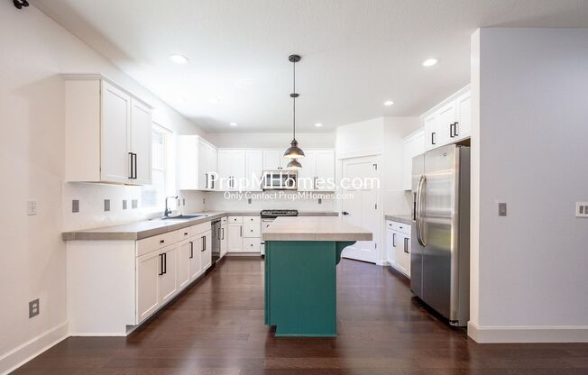 Updated Luxury Home on Mount Scott - 4 Bedrooms!