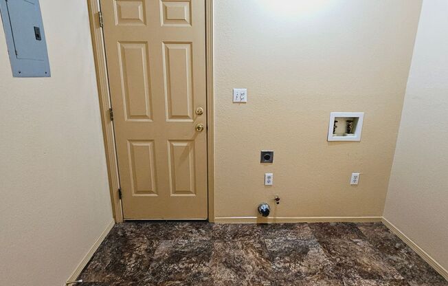 2 beds, 1 bath, 944 sqft, $1,050, Unit Unit B