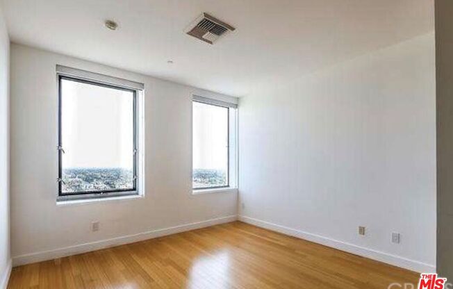 2 beds, 2 baths, 910 sqft, $3,300, Unit 2008