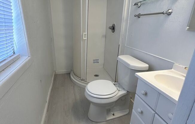 1 bed, 1 bath, 516 sqft, $600, Unit 2305 27th - Rear
