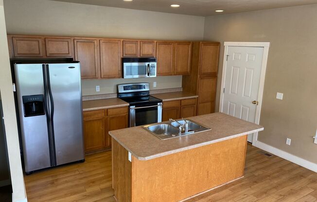 5 Bedroom 2 Bath Single Family Home in Bozeman!