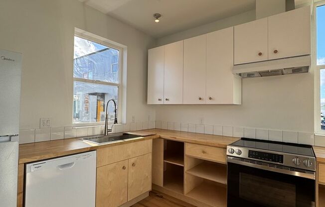 Spacious 4-Bedroom, 3-Bath Home with Stunning Views