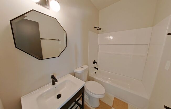 2 beds, 1 bath, 647 sqft, $1,660, Unit 29B