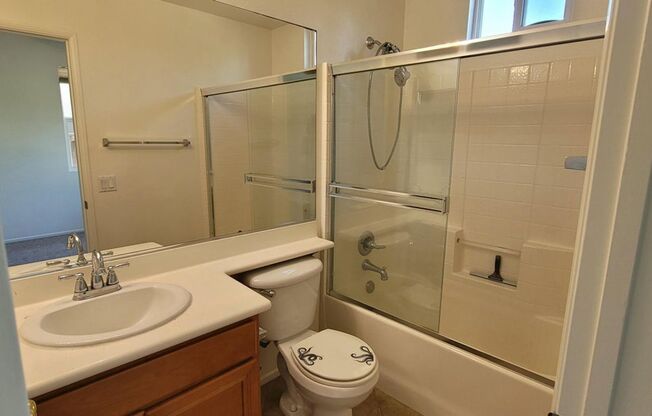 Gated Tesoro Community in Oxnard - 5 bdrm 5 bath Home - $5500