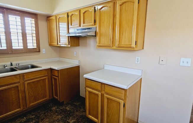 2 beds, 1 bath, 944 sqft, $1,050, Unit Unit B