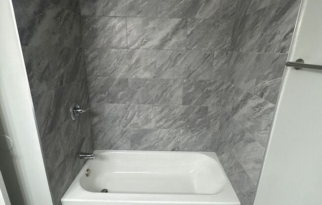 3 beds, 2 baths, 1,300 sqft, $2,400, Unit 3335 #102