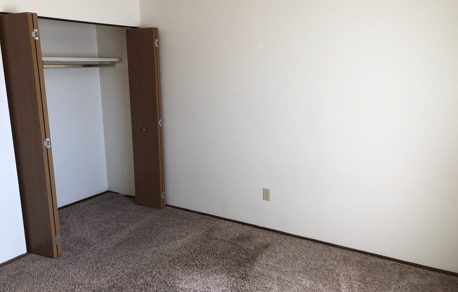 2 beds, 1 bath, 910 sqft, $790, Unit 17