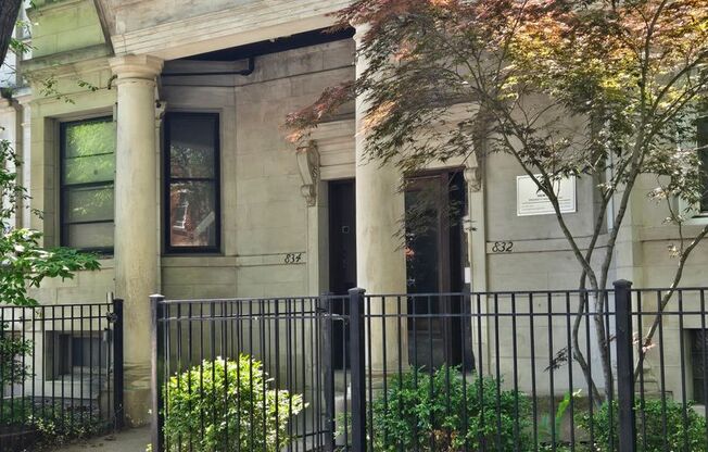832-34 S Oakley Blvd.