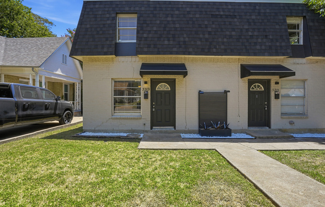 3209 Rogers Ave
