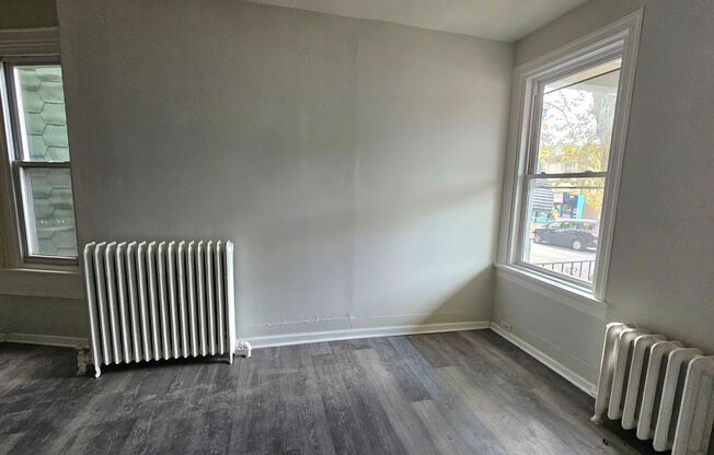 2 beds, 1 bath, 1,000 sqft, $1,050, Unit 1829 S 58th St 1st floor