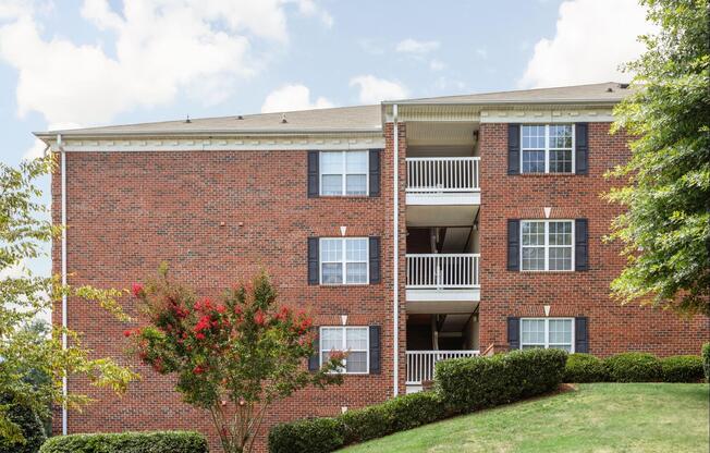 Beautiful landscaped grounds at Westmont Commons apartments for rent in Asheville, NC