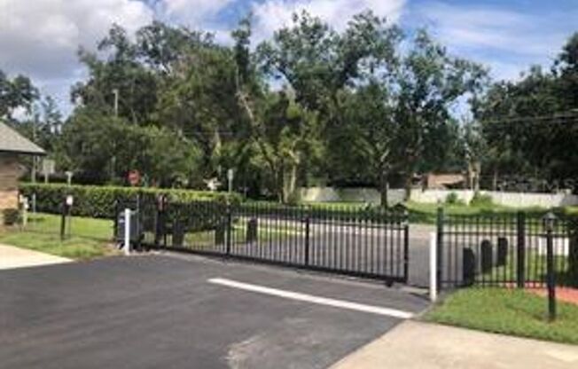 2 beds, 1 bath, 897 sqft, $1,300, Unit "B"