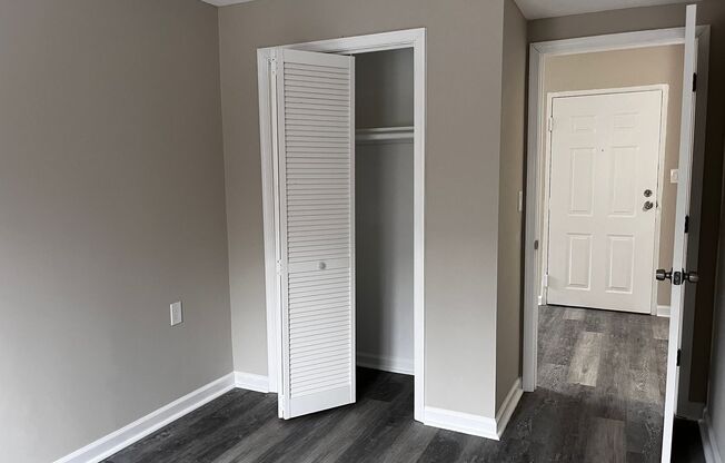 Affordable 2-Bedroom Apartment in Southwest DC – Utilities Included Option Available