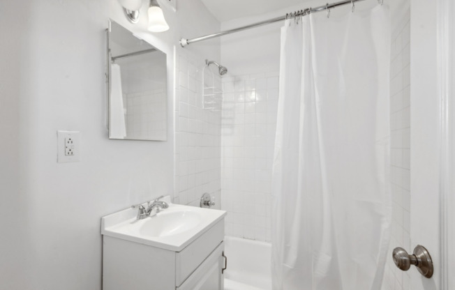 Studio, 1 bath, $2,395, Unit 3J