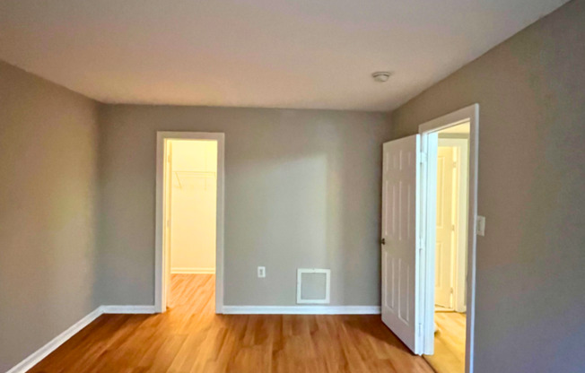 Modern 2-Bedroom Apartment with In-Unit Laundry Near Naylor Road Metro