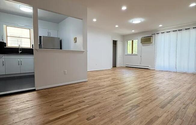 148 BAY 25 ST