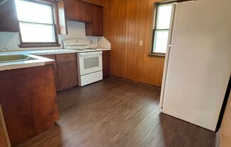 2 beds, 1 bath, $800, Unit # 2