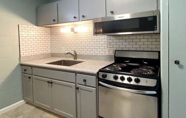 Studio, 1 bath, 435 sqft, $1,145, Unit Unit 4