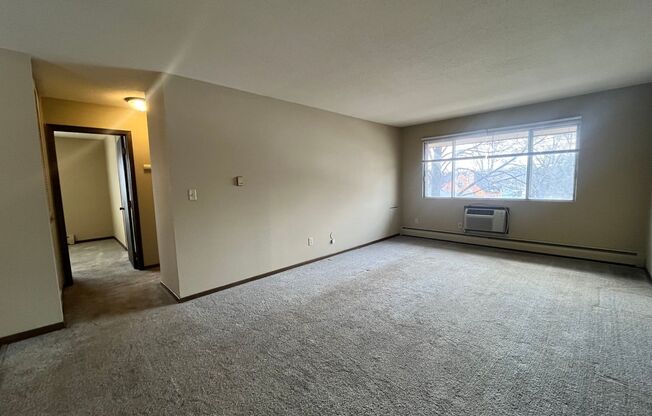 2 beds, 1 bath, 878 sqft, $915, Unit 301