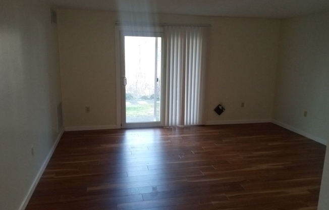 1 bed, 1 bath, 698 sqft, $2,200, Unit 14