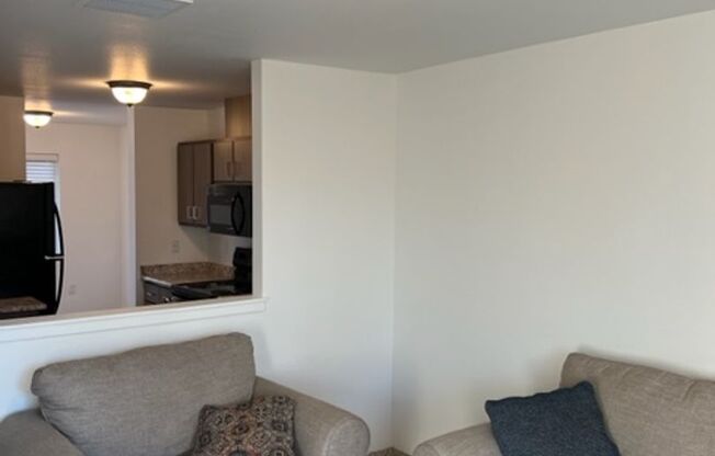 2 beds, 1.5 baths, 1,008 sqft, $1,395, Unit UNIT Q