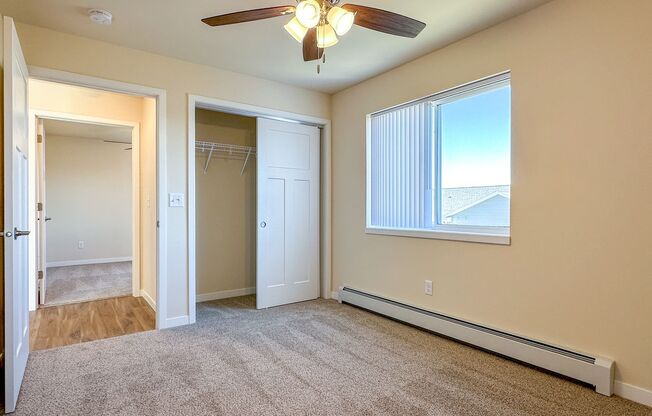 3 beds, 2 baths, 1,186 sqft, $1,595, Unit AT 715-50