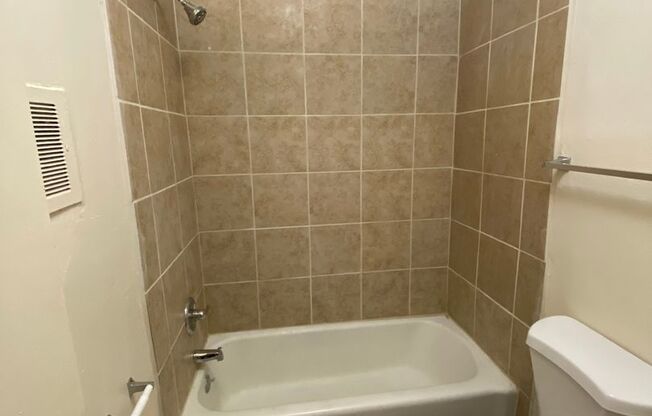 Studio, 1 bath, 400 sqft, $725, Unit 1620-4