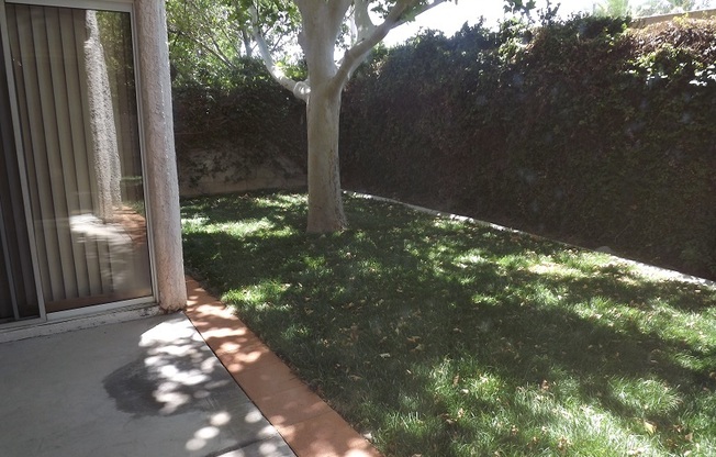 "WONDERFUL GREEN VALLEY SINGLE STORY HOME, LOCATED IN A GATED COMMUNITY WITH COMMUNITY POOL!!