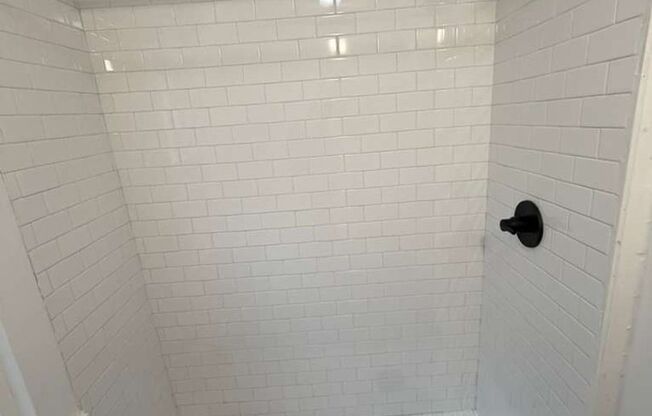 Studio, 1 bath, 500 sqft, $875, Unit Unit 403