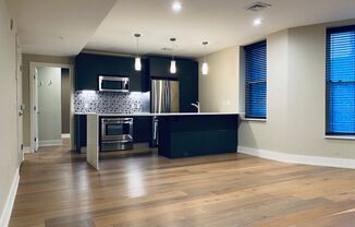 2 beds, 2 baths, 700 sqft, $2,800, Unit 207