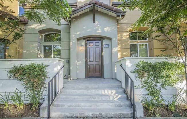Modern Concord Townhouse 3/2.5 near BART & Downtown